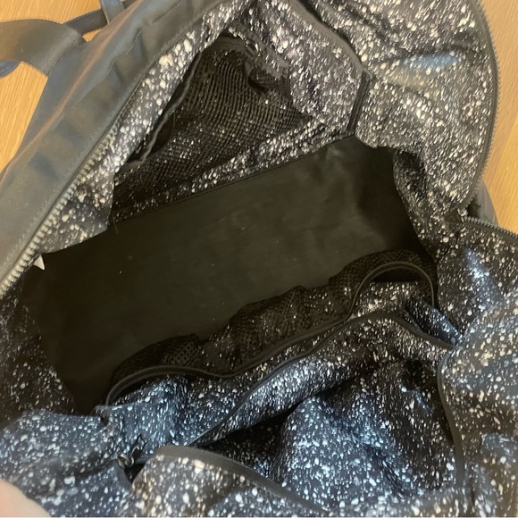 Lululemon workout duffle gym bag black - Picture 11 of 11
